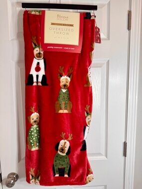 NWT Envogue Holiday oversized plush throw blanket, puppies in Christmas sweaters